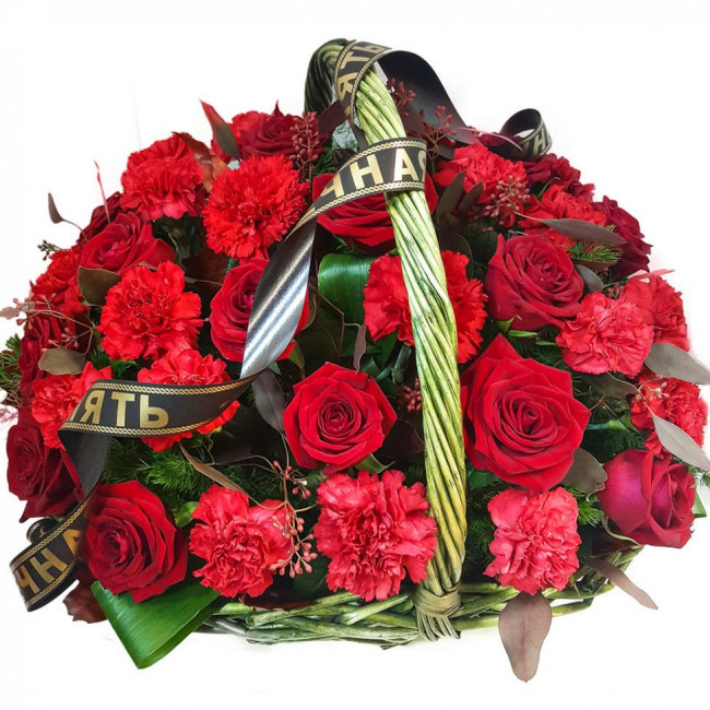 Букет цветов "Траурная корзина с розами и гвоздиками" Букет цветов "Траурная корзина с розами и гвоздиками"